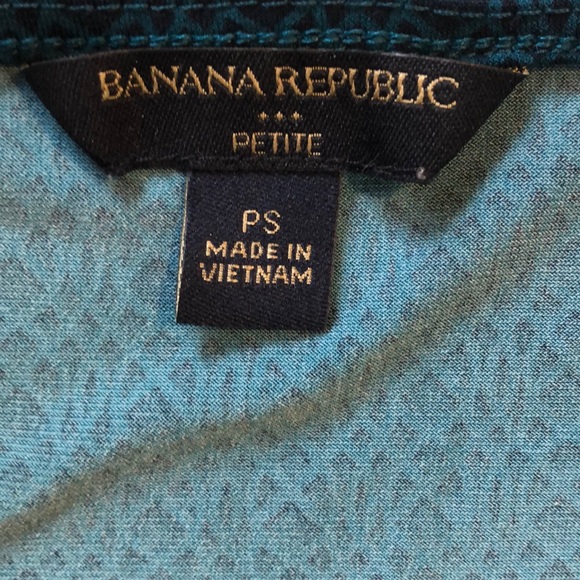 Blue banana republic top. Great for work - Picture 6 of 8
